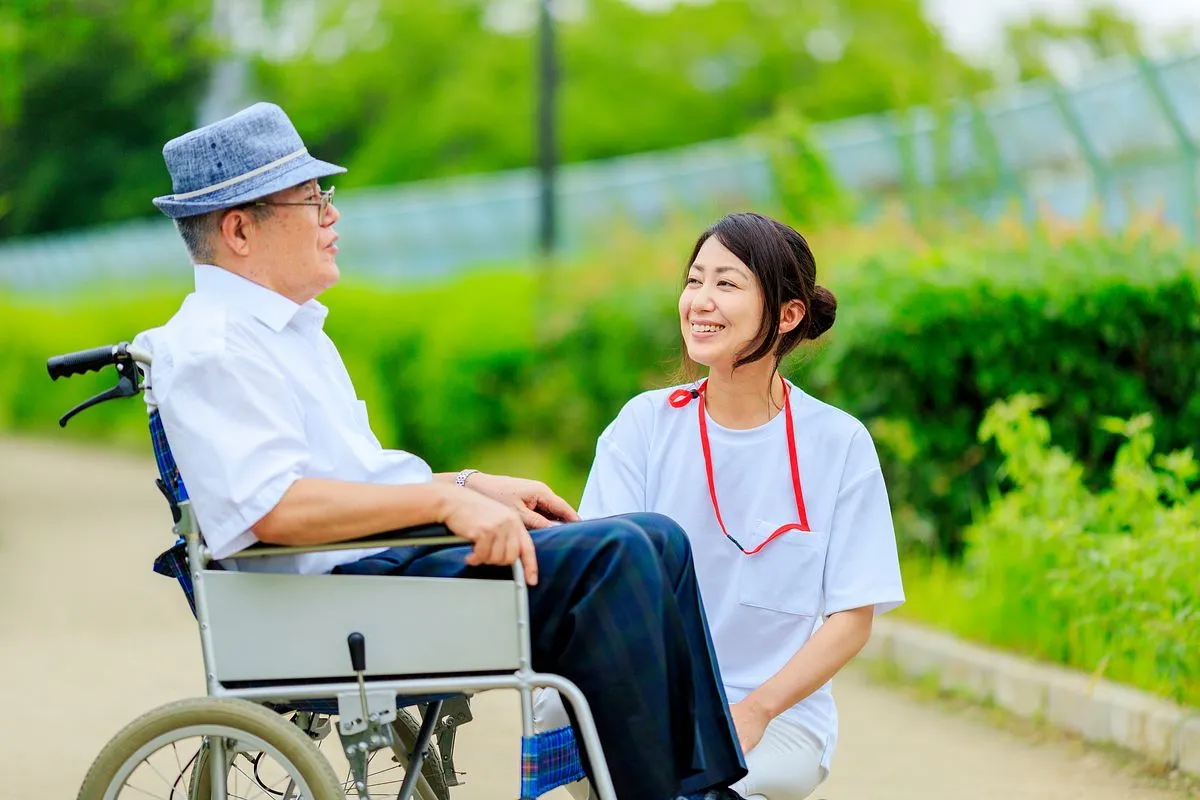 介護士と男性