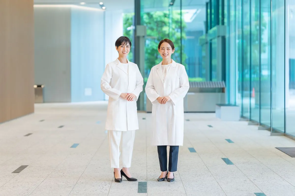 2人の医療従事者